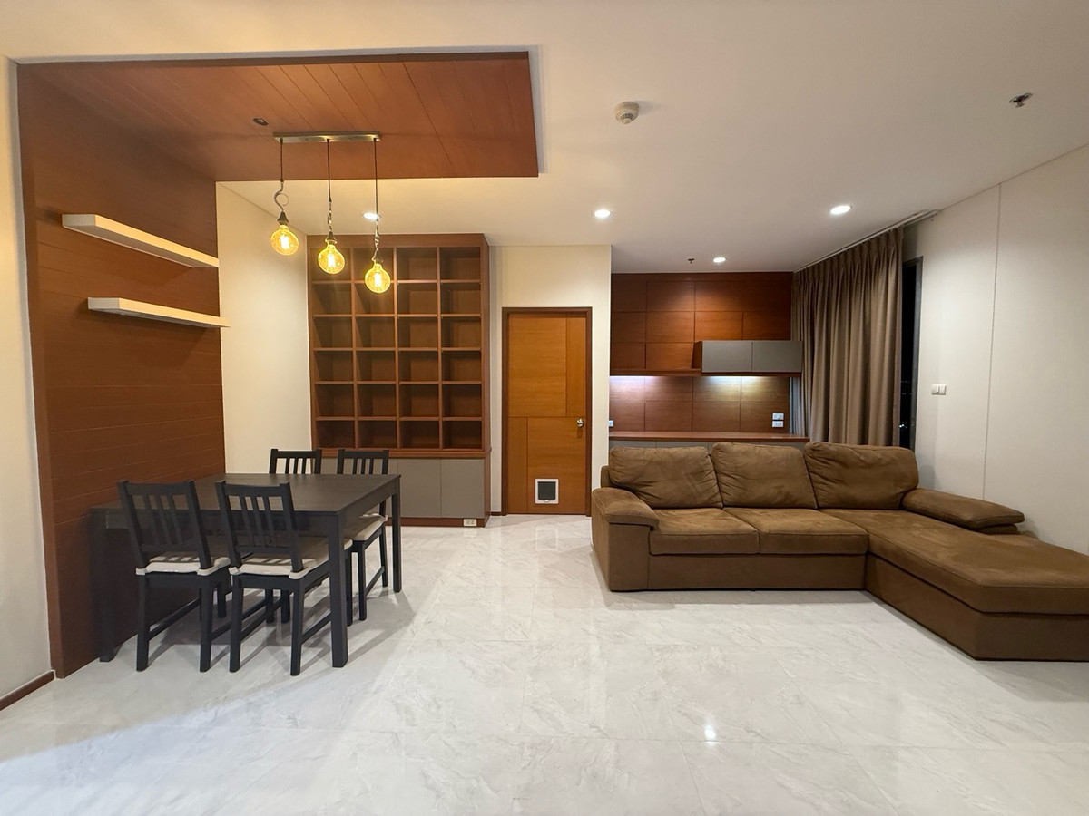 For RentCondoWongwianyai, Charoennakor : Condo for rent, 2 bedrooms, river view, cool breeze, next to Sathorn road, next to BTS Krungthonburi station. and the gold line - Icon Siam