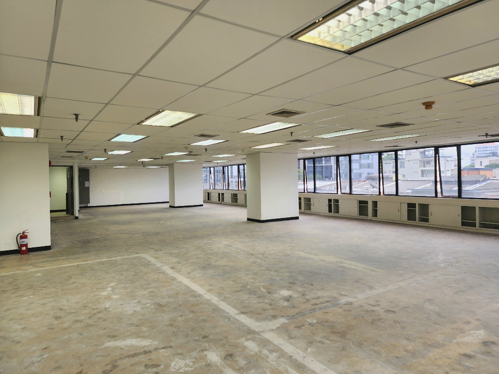 For SaleOfficeKhlongtoei, Kluaynamthai : Foreigners can buy this property - Office space for sale on the Ocean Tower 1 building, area 300-600 sq.m.