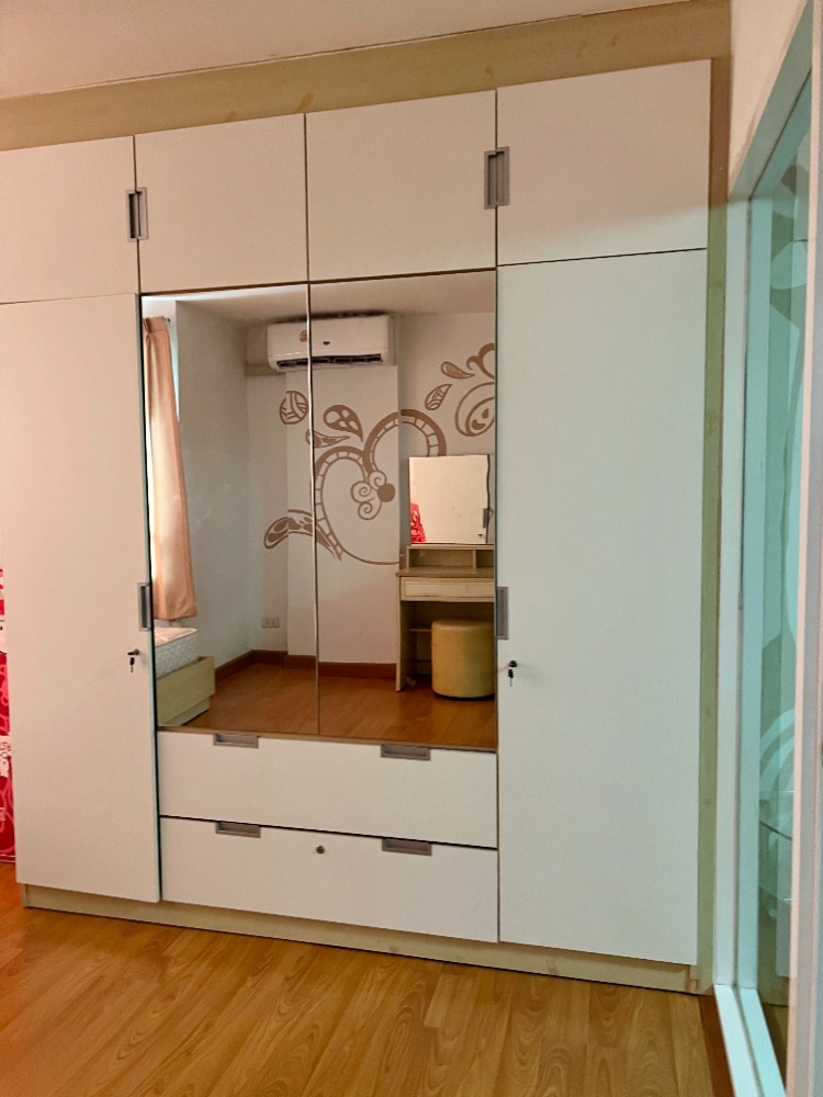 For RentCondoRatchadapisek, Huaikwang, Suttisan : 📣 Condo for rent, Chateau In Town Ratchada 17, corner room, near MRT Huai Khwang - Sutthisan, large room, ready to move in.