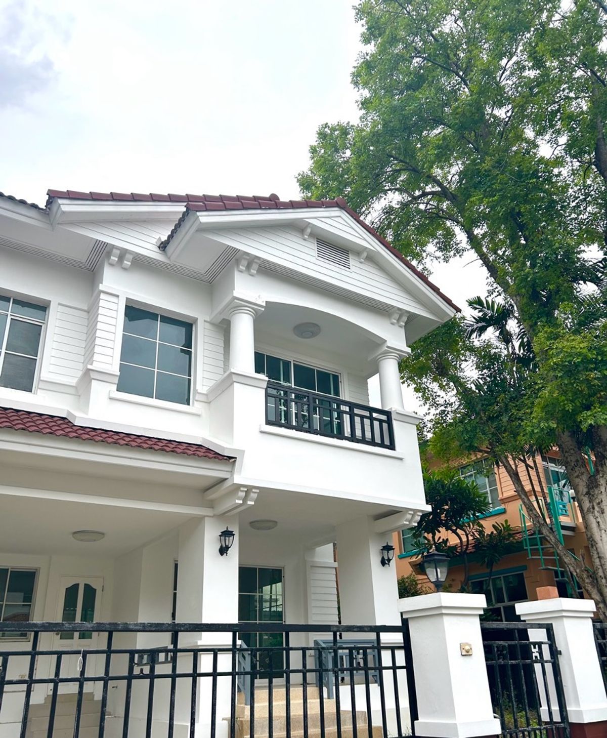 ขายบ้านเสรีไทย-นิด้า : หมู่บ้าน มัณฑนา 1 อ่อนนุช-วงแหวน  (สุขาภิบาล 2) 71 ตรว.  เจ้าของขายเอง