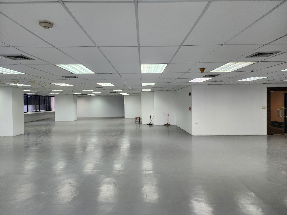 For SaleOfficeKhlongtoei, Kluaynamthai : Office space for sale on the Ocean Tower 1 building, 318 sq.m.