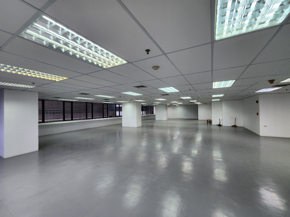 For SaleOfficeKhlongtoei, Kluaynamthai : Office space for sale on the Ocean Tower 1 building, 318 sq.m.