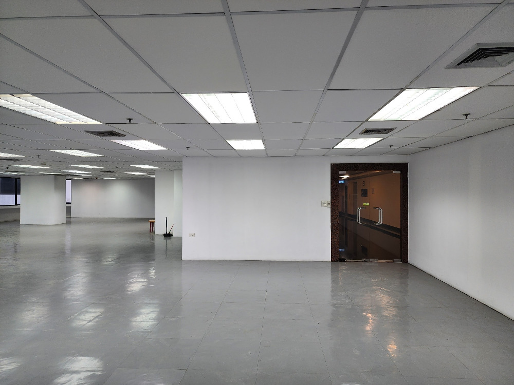 For SaleOfficeKhlongtoei, Kluaynamthai : Office space for sale on the Ocean Tower 1 building, 318 sq.m.