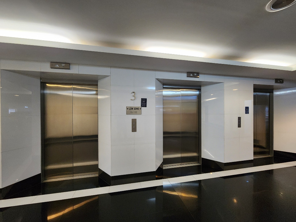 For SaleOfficeKhlongtoei, Kluaynamthai : Office space for sale on the Ocean Tower 1 building, 318 sq.m.