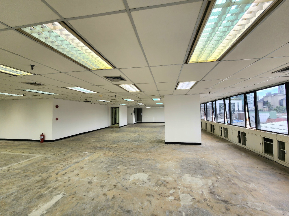 For SaleOfficeKhlongtoei, Kluaynamthai : Office space for sale on the Ocean Tower 1 building, 308 sq.m.