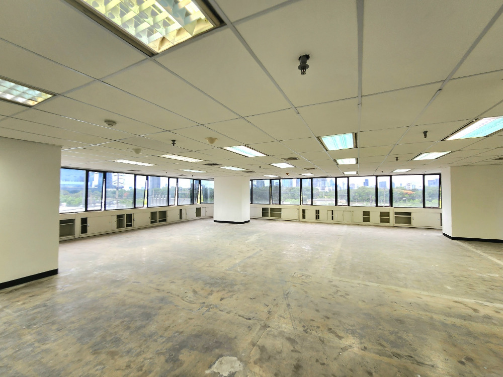 For SaleOfficeKhlongtoei, Kluaynamthai : Office space for sale on the Ocean Tower 1 building, 308 sq.m.