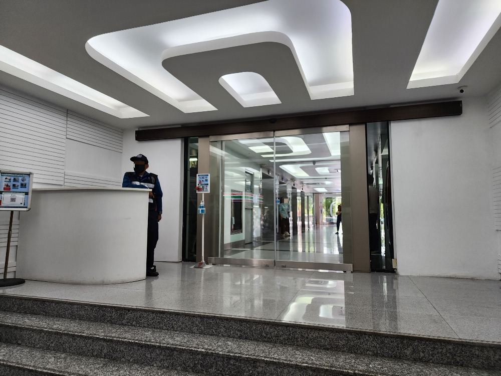 For SaleOfficeKhlongtoei, Kluaynamthai : Office space for sale on the Ocean Tower 1 building, 308 sq.m.