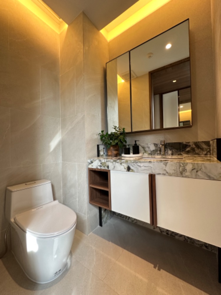 For SaleCondoSilom, Saladaeng, Bangrak : Condo for sale, Romm Convent, price 14.3 million baht, 1Bed, ask for more information or make an appointment to see the room 📞0959415999