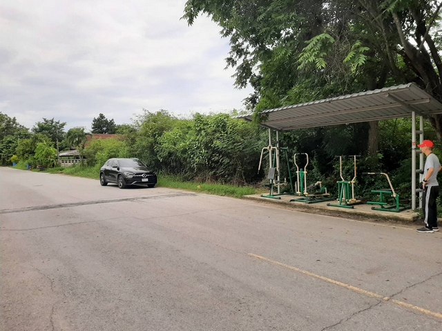 ขายที่ดินพุทธมณฑล ศาลายา : ขายที่ดินแปลงมุม ถมแล้ว นครชัยศรี 140 ตรว. ใกล้ถนนเพชรเกษม เพียง 120 เมตร ฝั่งตรงข้ามวัดศรีษะทอง ถนนกว้าง ทำเลดี เหมาะปลูกบ้าน ออฟฟิต