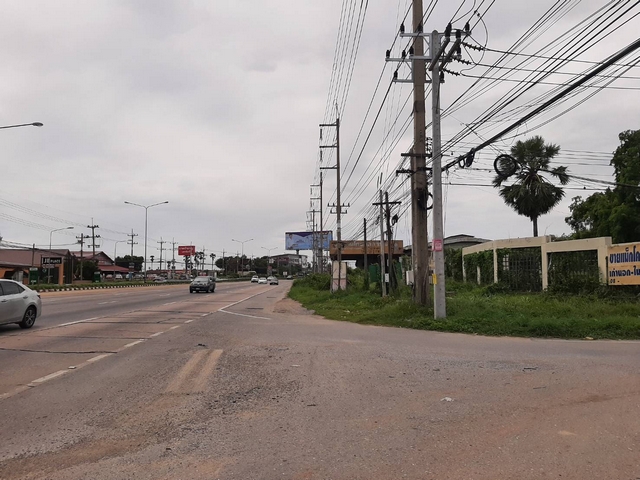 ขายที่ดินพุทธมณฑล ศาลายา : ขายที่ดินแปลงมุม ถมแล้ว นครชัยศรี 140 ตรว. ใกล้ถนนเพชรเกษม เพียง 120 เมตร ฝั่งตรงข้ามวัดศรีษะทอง ถนนกว้าง ทำเลดี เหมาะปลูกบ้าน ออฟฟิต