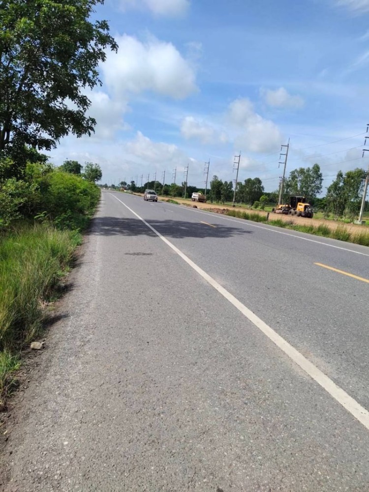 ขายที่ดินนครสวรรค์ : ขายที่ดิน เนื้อที่ 3 ไร่ 54.4 ตารางวา ติดถนนใหญ่ หมายเลข 11 ติดศูนย์รถยนต์อีซูซุ Isuzu ใกล้สี่แยกหนองบัว ฝั่งขาเข้ากรุงเทพ ตำบลหนองบัว อำเภอหนองบัว จังหวัดนครสวรรค์