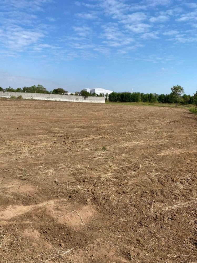 ขายที่ดินนครสวรรค์ : ขายที่ดิน เนื้อที่ 3 ไร่ 54.4 ตารางวา ติดถนนใหญ่ หมายเลข 11 ติดศูนย์รถยนต์อีซูซุ Isuzu ใกล้สี่แยกหนองบัว ฝั่งขาเข้ากรุงเทพ ตำบลหนองบัว อำเภอหนองบัว จังหวัดนครสวรรค์