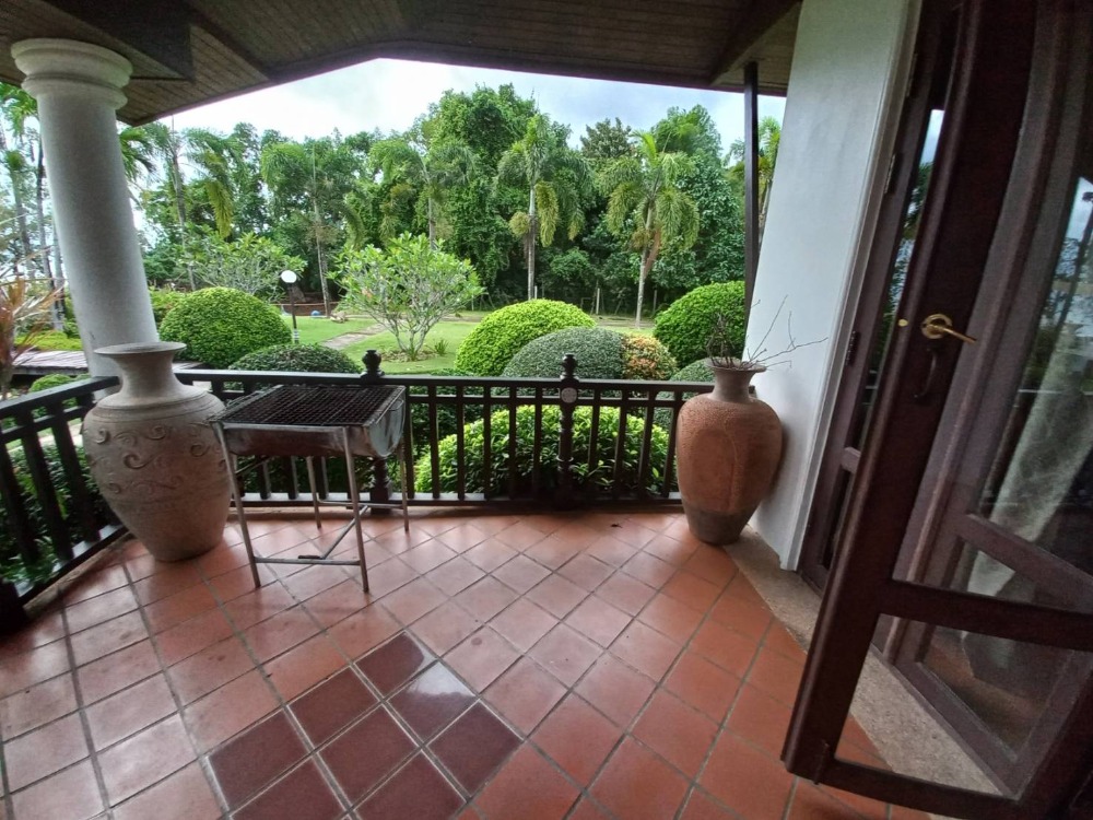 For SaleLandTrat : Urgent sale! Resort villa by the sea on Koh Chang, Trat Province, 3 ngan 29 square wa. Baan Talay Thai Resort Villa, beachfront accommodation, ready to live in a peaceful, quiet, comfortable corner on a private corner island.
