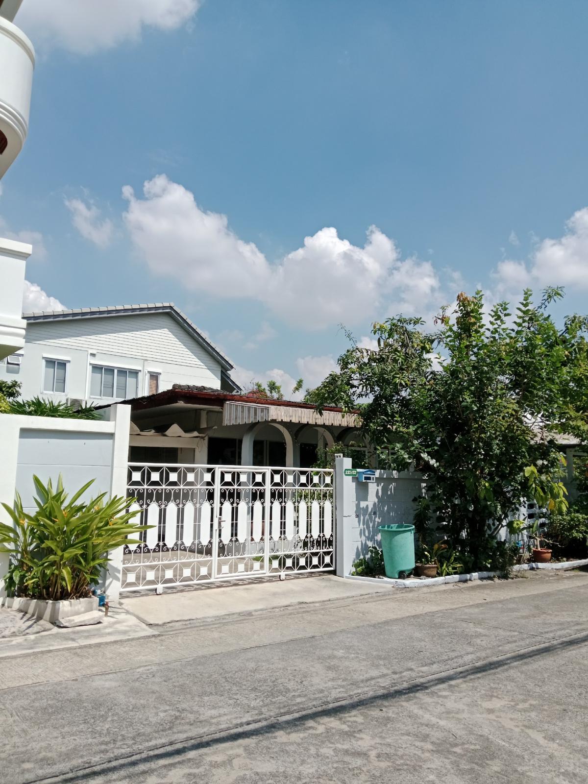 For RentHouseRatchadapisek, Huaikwang, Suttisan : 🔥🔥 Urgent, ready to rent at home, Ratchada Soi 42 🔥🔥 One -story house for rent 🏠
