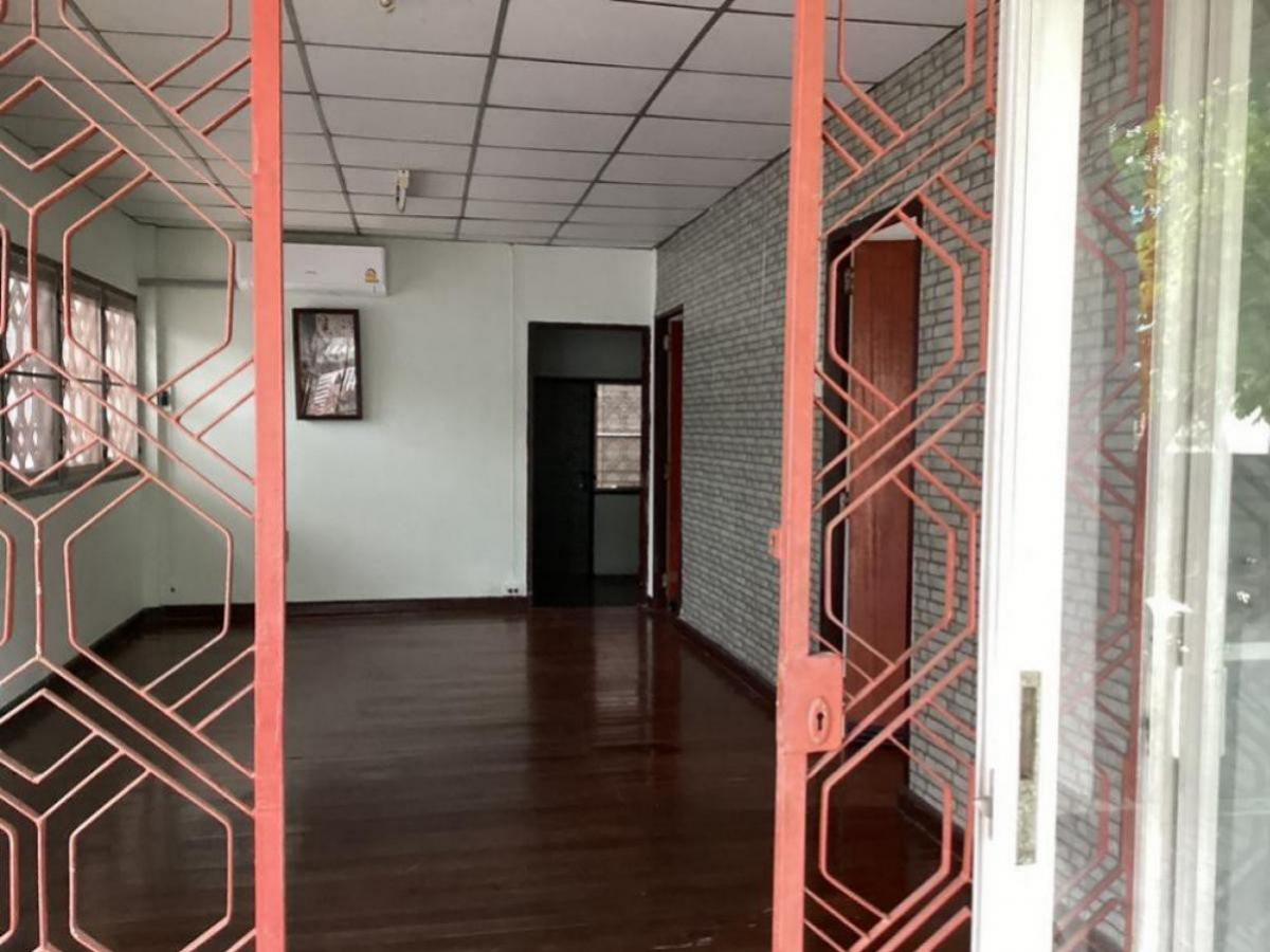 ให้เช่าบ้านรัชดา ห้วยขวาง : 🔥🔥 ด่วน ทำเลทอง  ให้เช่าบ้านรัชดาซอย 42 🔥🔥ให้เช่าบ้านเดี่ยว ชั้นเดียว🏠