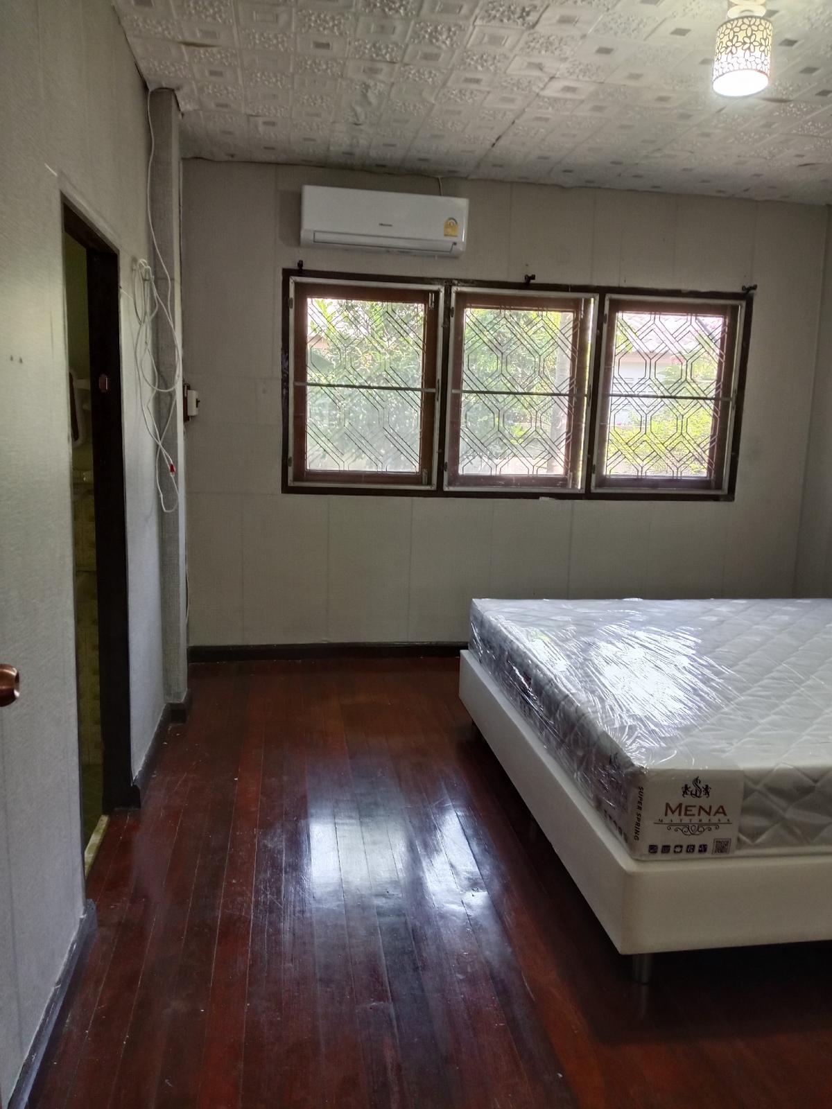 ให้เช่าบ้านรัชดา ห้วยขวาง : 🔥🔥 ด่วน ทำเลทอง  ให้เช่าบ้านรัชดาซอย 42 🔥🔥ให้เช่าบ้านเดี่ยว ชั้นเดียว🏠