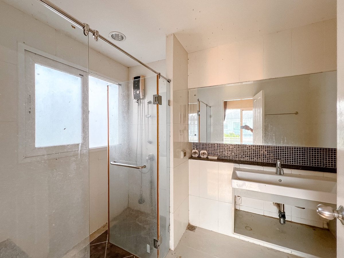 ขายบ้านนวมินทร์ รามอินทรา : ขายบ้าน  เดอะ เซนโทร รามอินทรา คันนายาว เขต คันนายาว กรุงเทพ     CX-144477