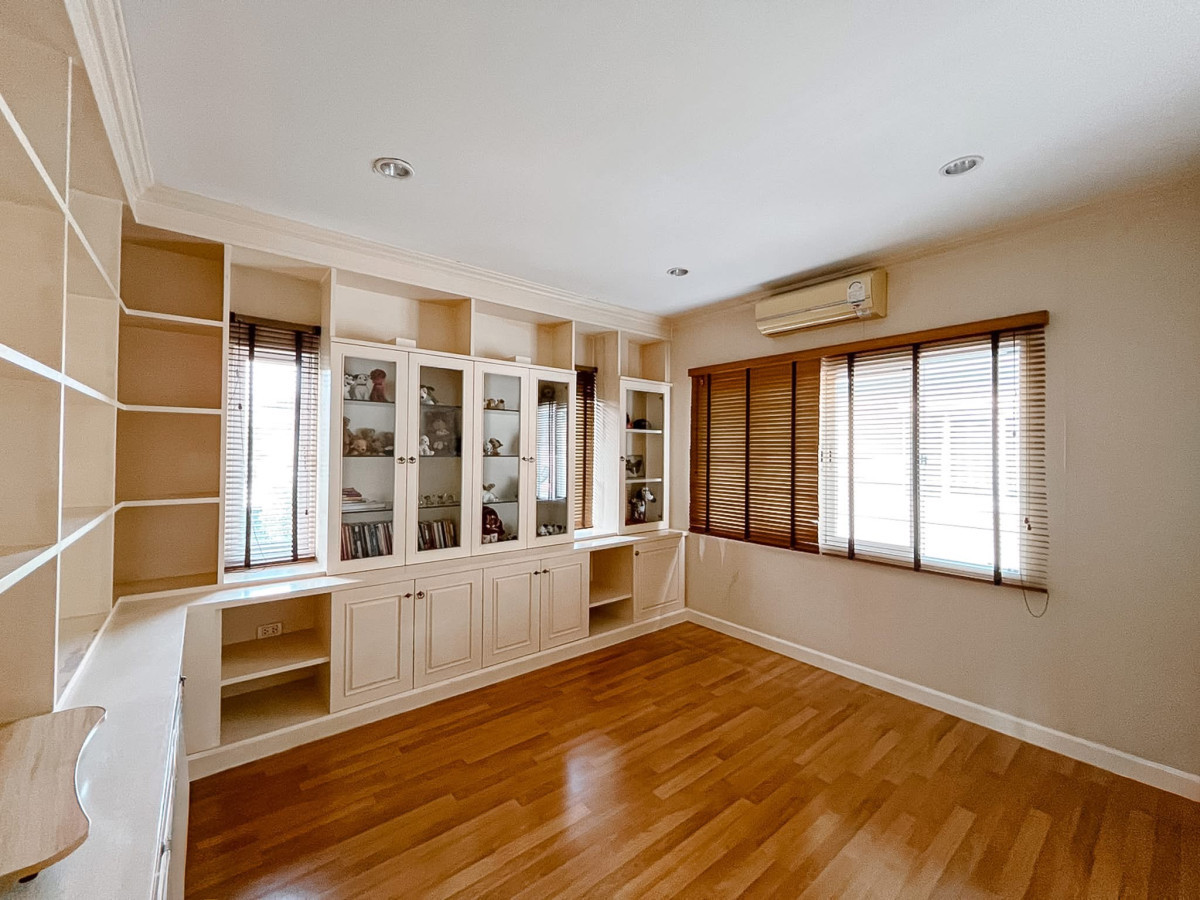 ขายบ้านนวมินทร์ รามอินทรา : ขายบ้าน  เดอะ เซนโทร รามอินทรา คันนายาว เขต คันนายาว กรุงเทพ     CX-144477