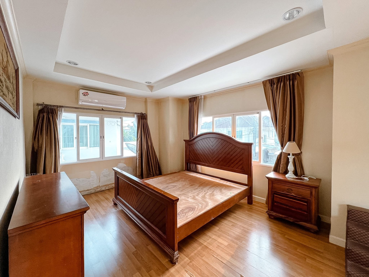 ขายบ้านนวมินทร์ รามอินทรา : ขายบ้าน  เดอะ เซนโทร รามอินทรา คันนายาว เขต คันนายาว กรุงเทพ     CX-144477