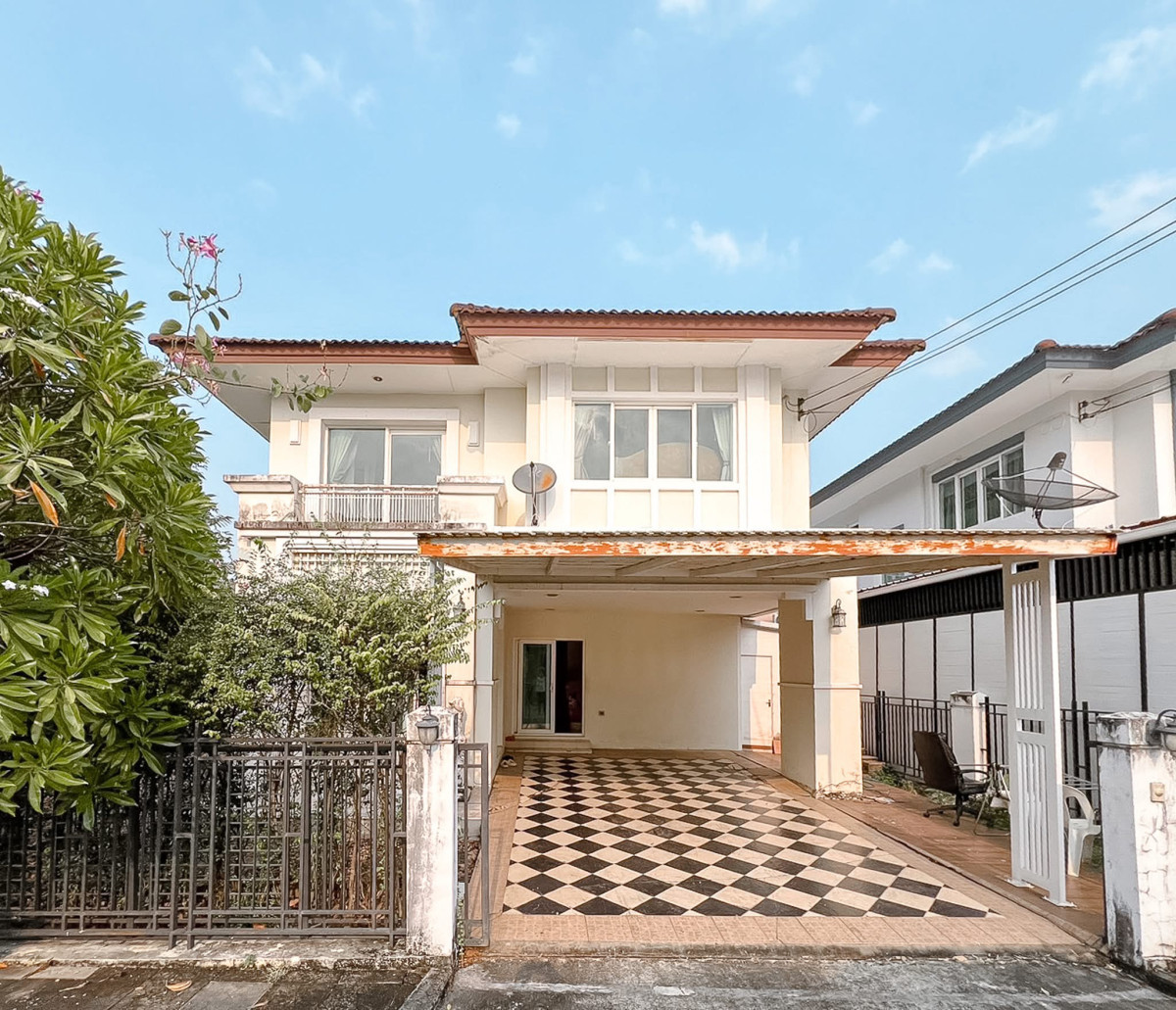 ขายบ้านนวมินทร์ รามอินทรา : ขายบ้าน  เดอะ เซนโทร รามอินทรา คันนายาว เขต คันนายาว กรุงเทพ     CX-144477