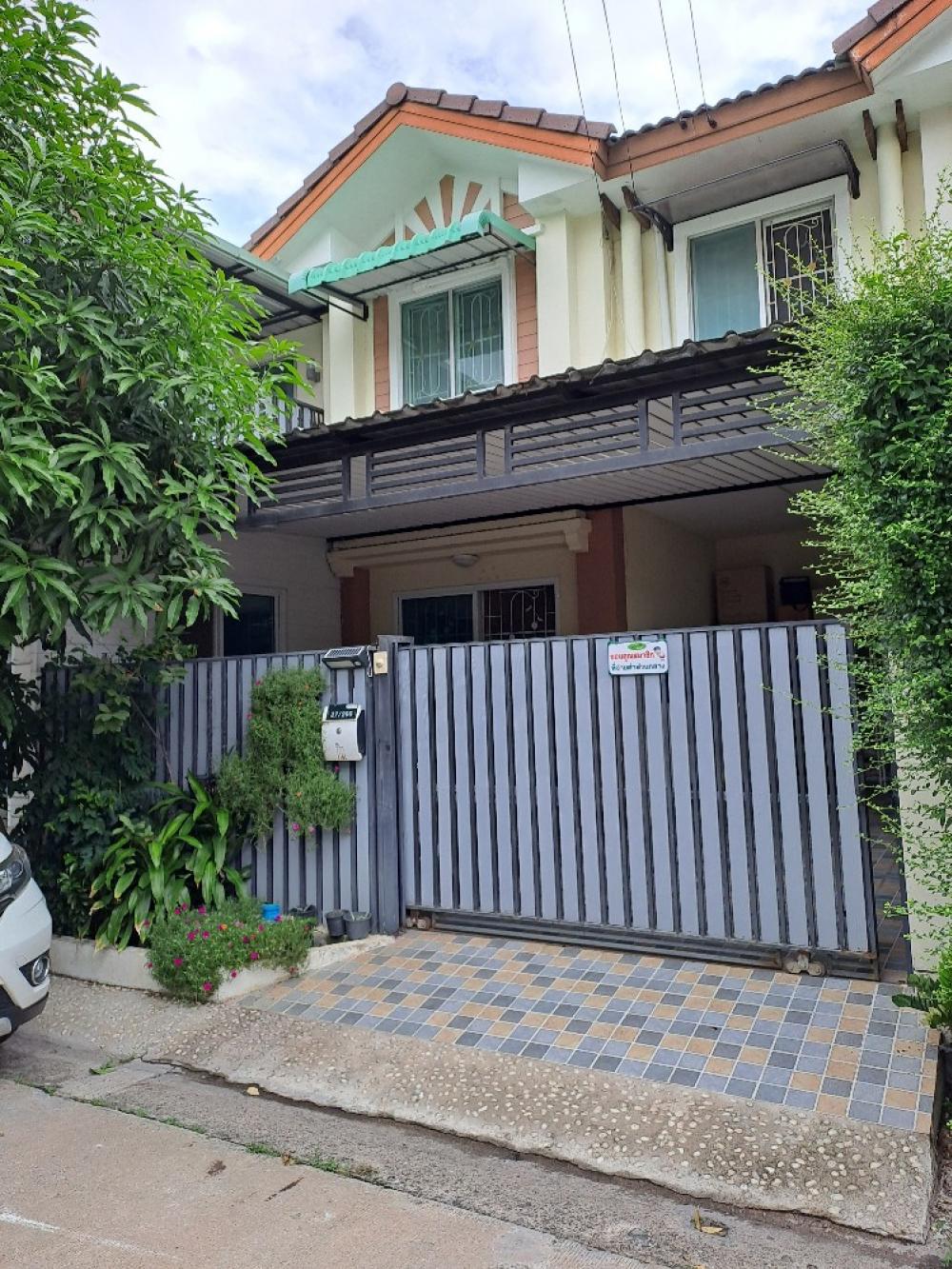 ให้เช่าทาวน์โฮมมีนบุรี-ร่มเกล้า : ขายด่วน ทาวน์โฮมหลังใหญ่ 31 ตรว.2ชั้น หลังริม ต่อเติมเต็มพิ้นที่ จอดรถในบ้าน1 หน้าบ้าน2 ถนนหน้าบ้านกว้าง หน้าบ้านยาว7ม.หลังมุม☎0896620022