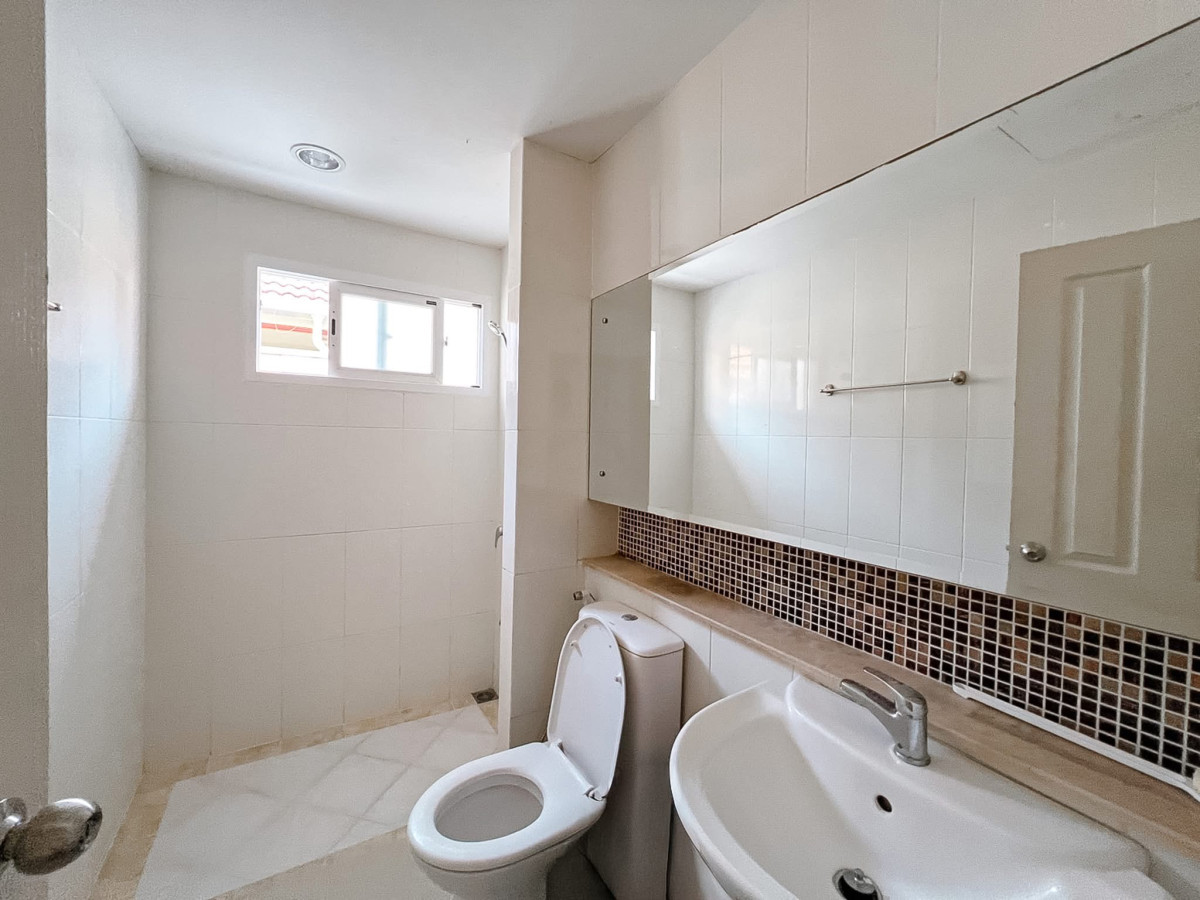 ขายบ้านนวมินทร์ รามอินทรา : ขายบ้าน  เดอะ เซนโทร รามอินทรา คันนายาว เขต คันนายาว กรุงเทพ     CX-144477