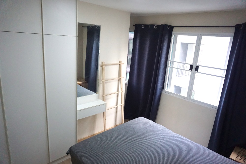 For SaleCondoLadprao, Central Ladprao : The condo is ready to move in, near MRT Lat Phrao and the Yellow Line.