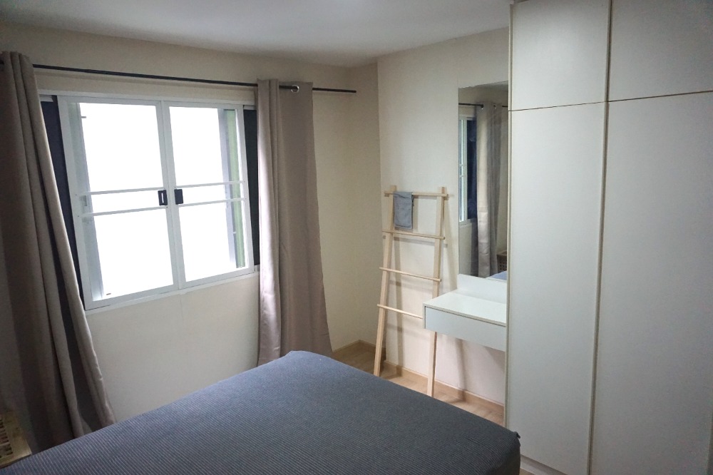 For SaleCondoLadprao, Central Ladprao : The condo is ready to move in, near MRT Lat Phrao and the Yellow Line.