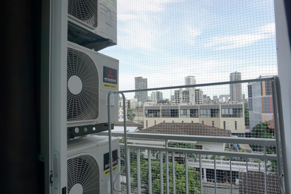 For SaleCondoLadprao, Central Ladprao : The condo is ready to move in, near MRT Lat Phrao and the Yellow Line.