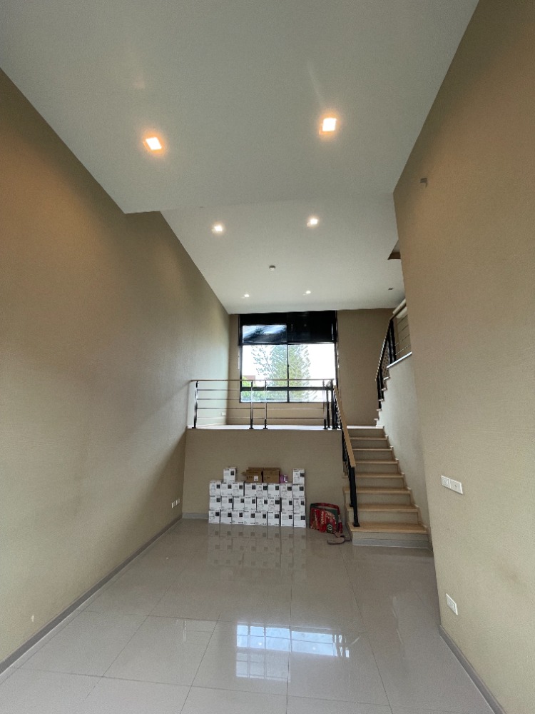 ให้เช่าทาวน์โฮมพัฒนาการ ศรีนครินทร์ : ให้เช่าทาวน์โฮม  3.5  ชั้น หลังมุมมีพื้นที่ด้านข้าง โครงการ อาร์เด้น พัฒนาการ 20 สวนหลวง กทม.