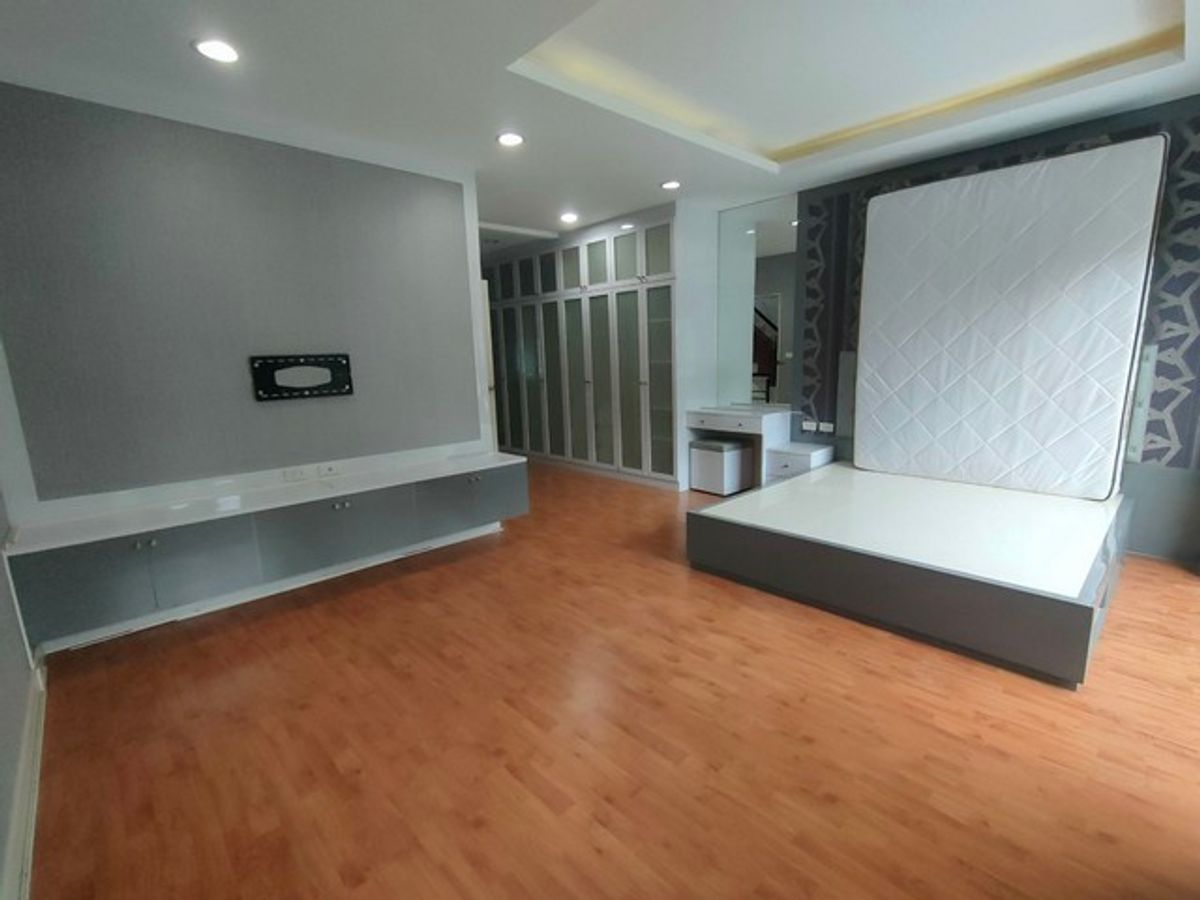 ขายทาวน์โฮมพระราม 2 บางขุนเทียน : ขายพร้อมผู้เช่าทาวน์โฮม 3 ชั้น ม.วิสต้า ปาร์ค พระราม 2 Renovate ใหม่