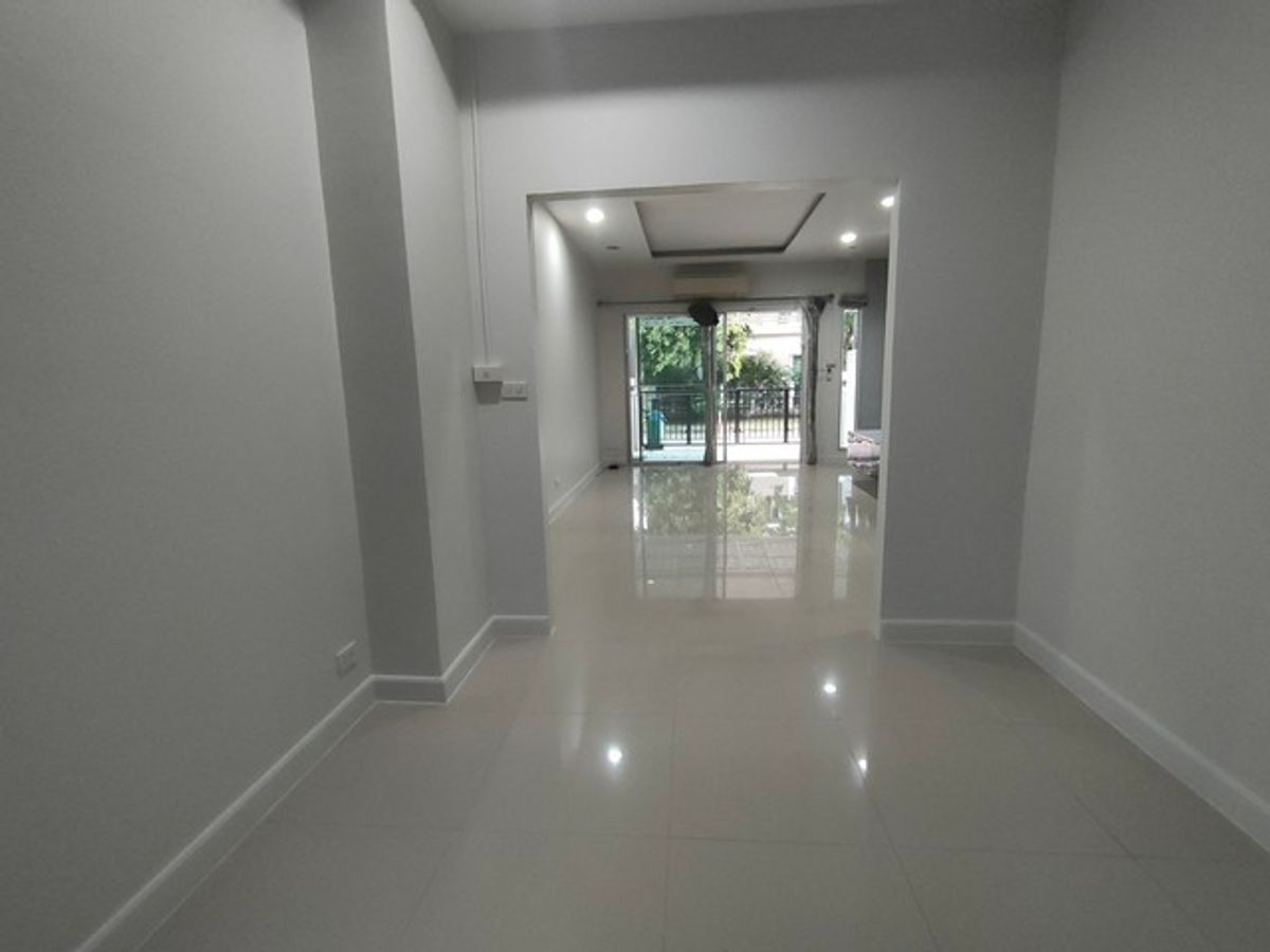 ขายทาวน์โฮมพระราม 2 บางขุนเทียน : ขายพร้อมผู้เช่าทาวน์โฮม 3 ชั้น ม.วิสต้า ปาร์ค พระราม 2 Renovate ใหม่