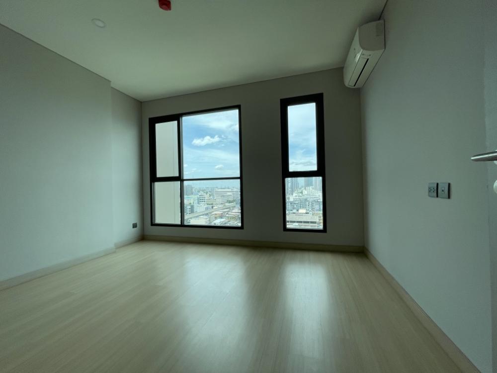 ขายคอนโดเกษตรศาสตร์ รัชโยธิน :  โอกาสทอง! ขายคอนโดวิวสวย เงียบสงบ เดินทางสะดวก ใกล้ BTS ลุมพินี พาร์ค พหล 32 ชั้น 23 วิวหลักล้าน คอนโด 1 ห้องนอน ขนาด 28.40 ตร.ม. ทำเลสุดปัง ติดถนนใหญ่พหลโยธิน บรรยากาศดีตลอดวัน เป็นส่วนตัวสูง เหมาะสำหรับคนชอบความสงบหลังกลับจากวันทำงานที่วุ่นวาย