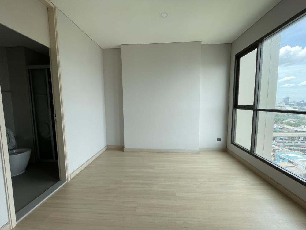 ขายคอนโดเกษตรศาสตร์ รัชโยธิน :  โอกาสทอง! ขายคอนโดวิวสวย เงียบสงบ เดินทางสะดวก ใกล้ BTS ลุมพินี พาร์ค พหล 32 ชั้น 23 วิวหลักล้าน คอนโด 1 ห้องนอน ขนาด 28.40 ตร.ม. ทำเลสุดปัง ติดถนนใหญ่พหลโยธิน บรรยากาศดีตลอดวัน เป็นส่วนตัวสูง เหมาะสำหรับคนชอบความสงบหลังกลับจากวันทำงานที่วุ่นวาย