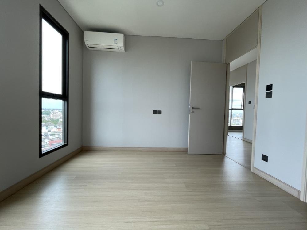 ขายคอนโดเกษตรศาสตร์ รัชโยธิน :  โอกาสทอง! ขายคอนโดวิวสวย เงียบสงบ เดินทางสะดวก ใกล้ BTS ลุมพินี พาร์ค พหล 32 ชั้น 23 วิวหลักล้าน คอนโด 1 ห้องนอน ขนาด 28.40 ตร.ม. ทำเลสุดปัง ติดถนนใหญ่พหลโยธิน บรรยากาศดีตลอดวัน เป็นส่วนตัวสูง เหมาะสำหรับคนชอบความสงบหลังกลับจากวันทำงานที่วุ่นวาย