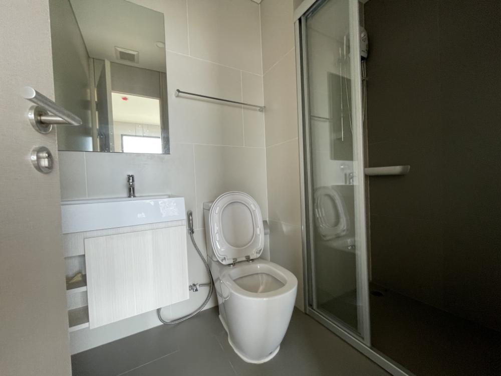 ขายคอนโดเกษตรศาสตร์ รัชโยธิน :  โอกาสทอง! ขายคอนโดวิวสวย เงียบสงบ เดินทางสะดวก ใกล้ BTS ลุมพินี พาร์ค พหล 32 ชั้น 23 วิวหลักล้าน คอนโด 1 ห้องนอน ขนาด 28.40 ตร.ม. ทำเลสุดปัง ติดถนนใหญ่พหลโยธิน บรรยากาศดีตลอดวัน เป็นส่วนตัวสูง เหมาะสำหรับคนชอบความสงบหลังกลับจากวันทำงานที่วุ่นวาย