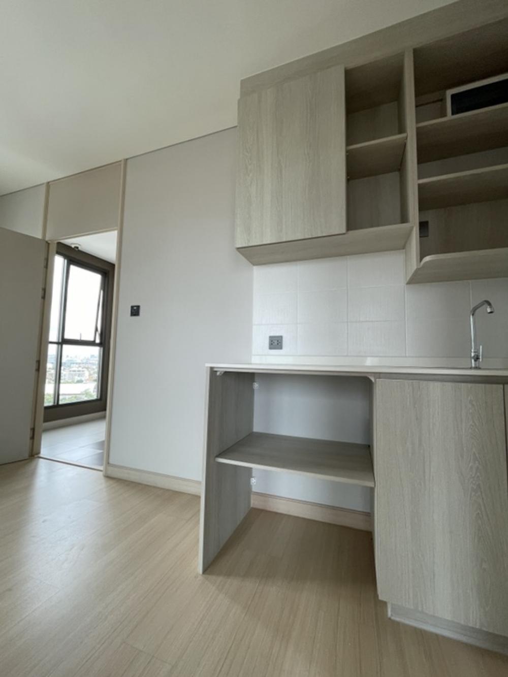 ขายคอนโดเกษตรศาสตร์ รัชโยธิน :  โอกาสทอง! ขายคอนโดวิวสวย เงียบสงบ เดินทางสะดวก ใกล้ BTS ลุมพินี พาร์ค พหล 32 ชั้น 23 วิวหลักล้าน คอนโด 1 ห้องนอน ขนาด 28.40 ตร.ม. ทำเลสุดปัง ติดถนนใหญ่พหลโยธิน บรรยากาศดีตลอดวัน เป็นส่วนตัวสูง เหมาะสำหรับคนชอบความสงบหลังกลับจากวันทำงานที่วุ่นวาย