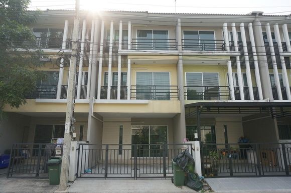For SaleTownhomeRama 2, Bang Khun Thian : Sell ​​and rent 3-storey townhome, Vista Park Rama 2 Village, Built-in, ready to move in.