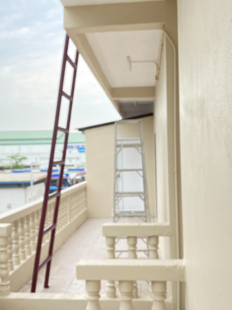 For SaleShop HousePinklao, Charansanitwong : Commercial building for sale, 4 floors, including 2 rooftops, next to the main road, Borommaratchachonnani Rd.