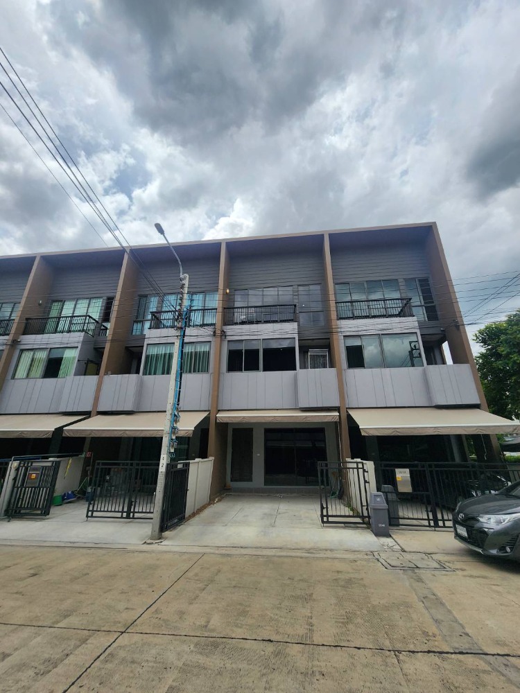 ให้เช่าทาวน์โฮมมีนบุรี-ร่มเกล้า : ปล่อยเช่า townhome บ้านกลางเมือง กรุงเทพกรีฑา พระราม9 3น3น เฟอร์ครบ สวยมาก