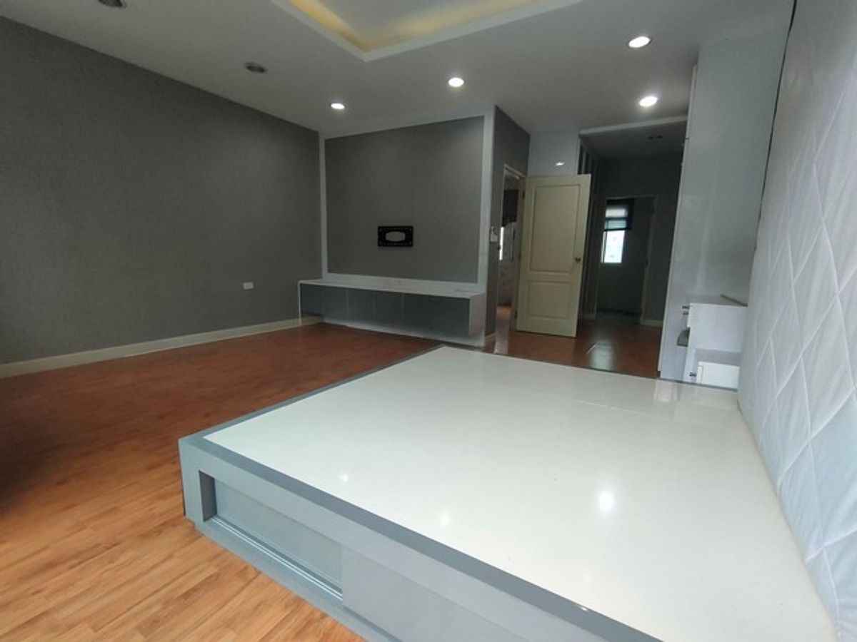 ขายทาวน์โฮมพระราม 2 บางขุนเทียน : ขายพร้อมผู้เช่าทาวน์โฮม 3 ชั้น ม.วิสต้า ปาร์ค พระราม 2 Renovate ใหม่