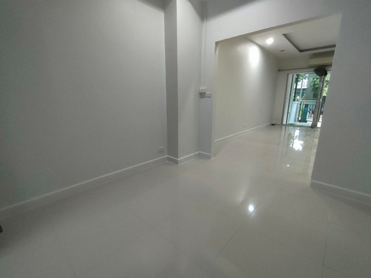 ขายทาวน์โฮมพระราม 2 บางขุนเทียน : ขายพร้อมผู้เช่าทาวน์โฮม 3 ชั้น ม.วิสต้า ปาร์ค พระราม 2 Renovate ใหม่