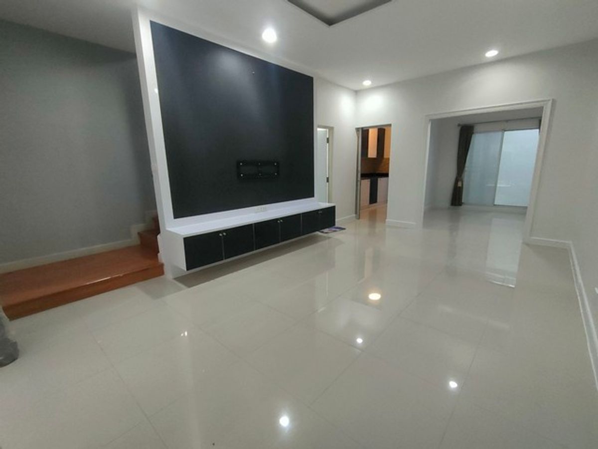 ขายทาวน์โฮมพระราม 2 บางขุนเทียน : ขายพร้อมผู้เช่าทาวน์โฮม 3 ชั้น ม.วิสต้า ปาร์ค พระราม 2 Renovate ใหม่