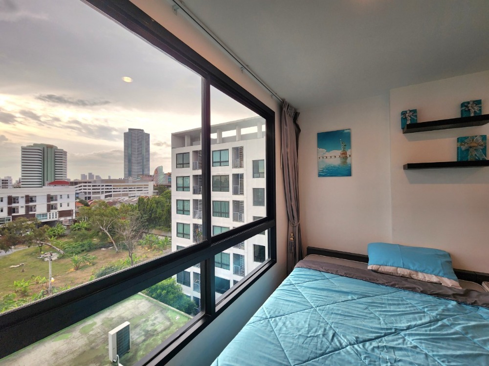 For RentCondoBangna, Bearing, Lasalle : Status as shown in the cover photo** Room available, 42 sq m., largest!!** For rent, The Niche Mono Bangna **Bed + mattress 10 feet, I repeat 10 feet!! (2 beds together) Price negotiable**