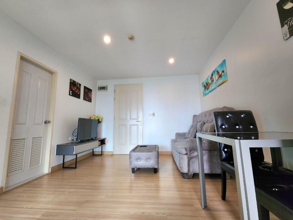 For RentCondoBangna, Bearing, Lasalle : Status as shown in the cover photo** Room available, 42 sq m., largest!!** For rent, The Niche Mono Bangna **Bed + mattress 10 feet, I repeat 10 feet!! (2 beds together) Price negotiable**