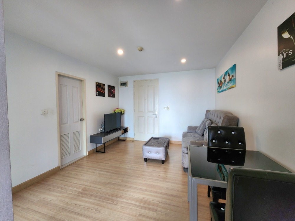 For RentCondoBangna, Bearing, Lasalle : Status as shown in the cover photo** Room available, 42 sq m., largest!!** For rent, The Niche Mono Bangna **Bed + mattress 10 feet, I repeat 10 feet!! (2 beds together) Price negotiable**