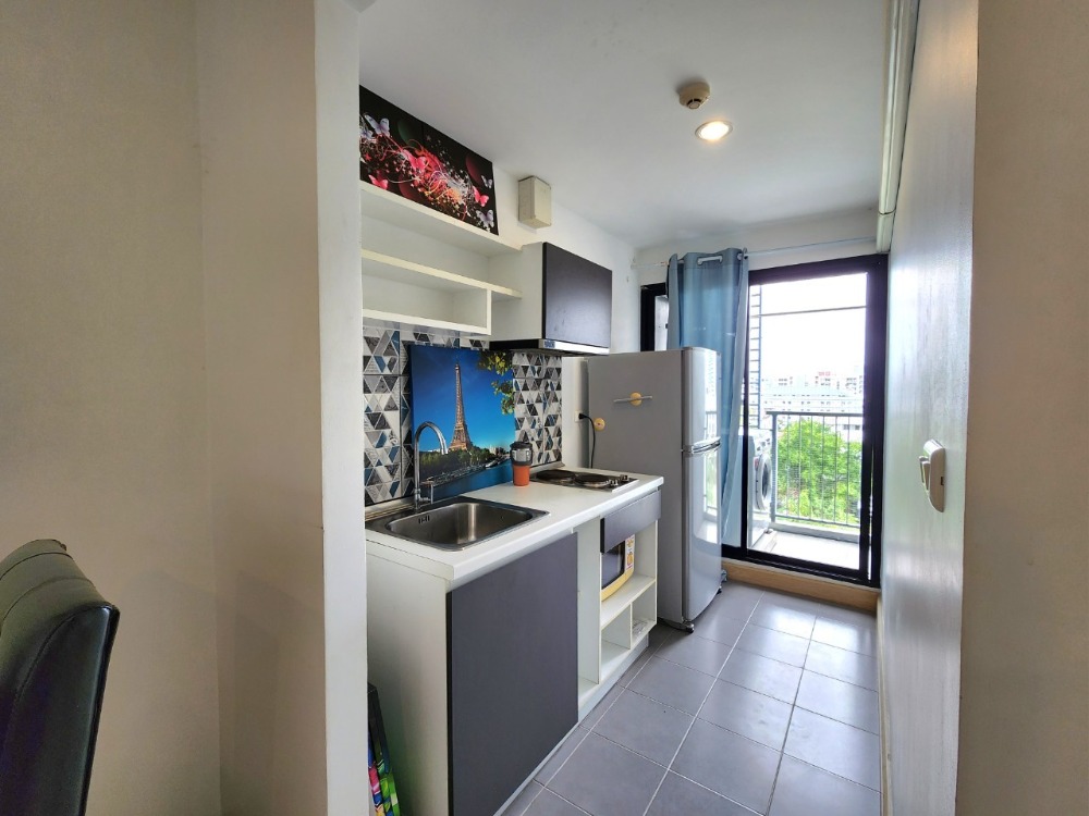 For RentCondoBangna, Bearing, Lasalle : Status as shown in the cover photo** Room available, 42 sq m., largest!!** For rent, The Niche Mono Bangna **Bed + mattress 10 feet, I repeat 10 feet!! (2 beds together) Price negotiable**