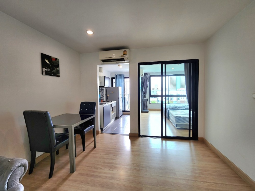 For RentCondoBangna, Bearing, Lasalle : Status as shown in the cover photo** Room available, 42 sq m., largest!!** For rent, The Niche Mono Bangna **Bed + mattress 10 feet, I repeat 10 feet!! (2 beds together) Price negotiable**