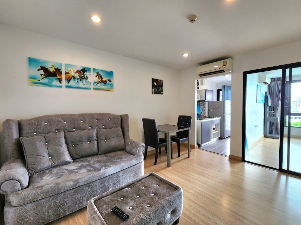 For RentCondoBangna, Bearing, Lasalle : Status as shown in the cover photo** Room available, 42 sq m., largest!!** For rent, The Niche Mono Bangna **Bed + mattress 10 feet, I repeat 10 feet!! (2 beds together) Price negotiable**