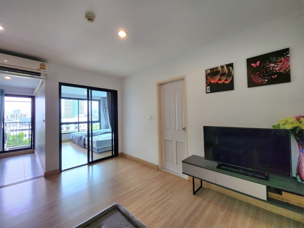 For RentCondoBangna, Bearing, Lasalle : Status as shown in the cover photo** Room available, 42 sq m., largest!!** For rent, The Niche Mono Bangna **Bed + mattress 10 feet, I repeat 10 feet!! (2 beds together) Price negotiable**